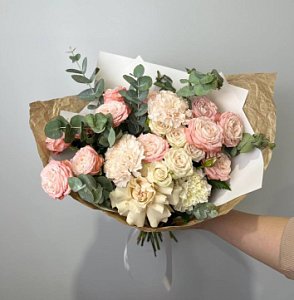 Букет 313 из пионовидных роз, гвоздик